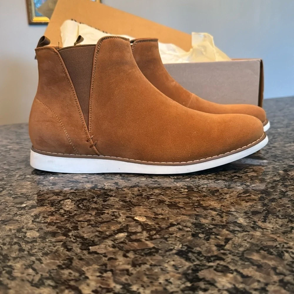 Reserved Footwear tan chukka boots NIB 10